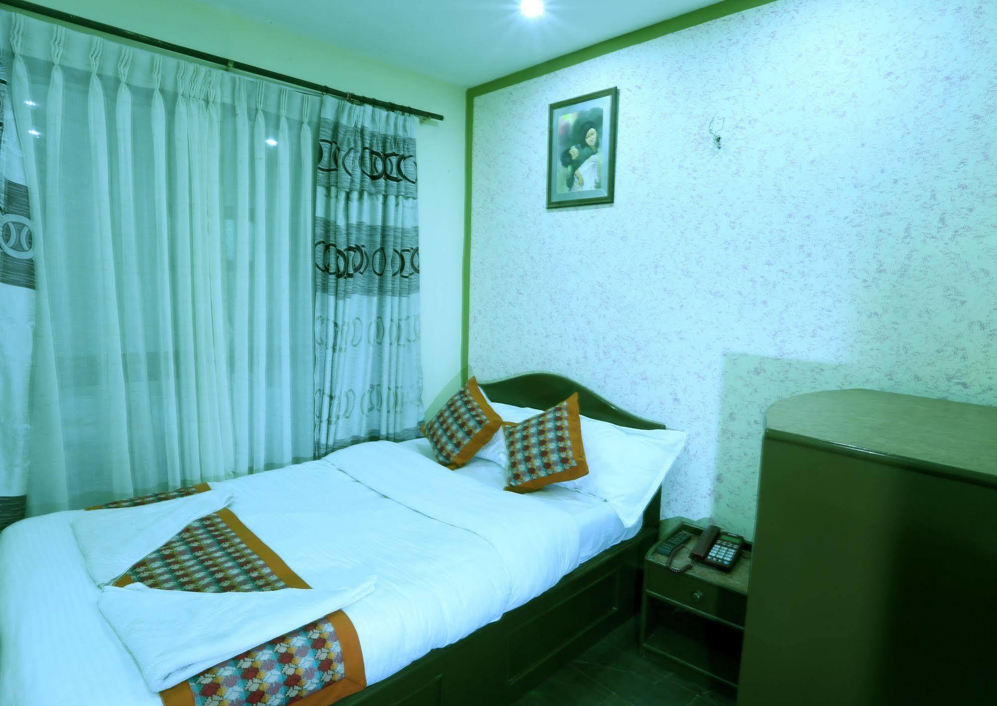 Oyo 153 Aster Hotel Nepal Катманду Екстериор снимка